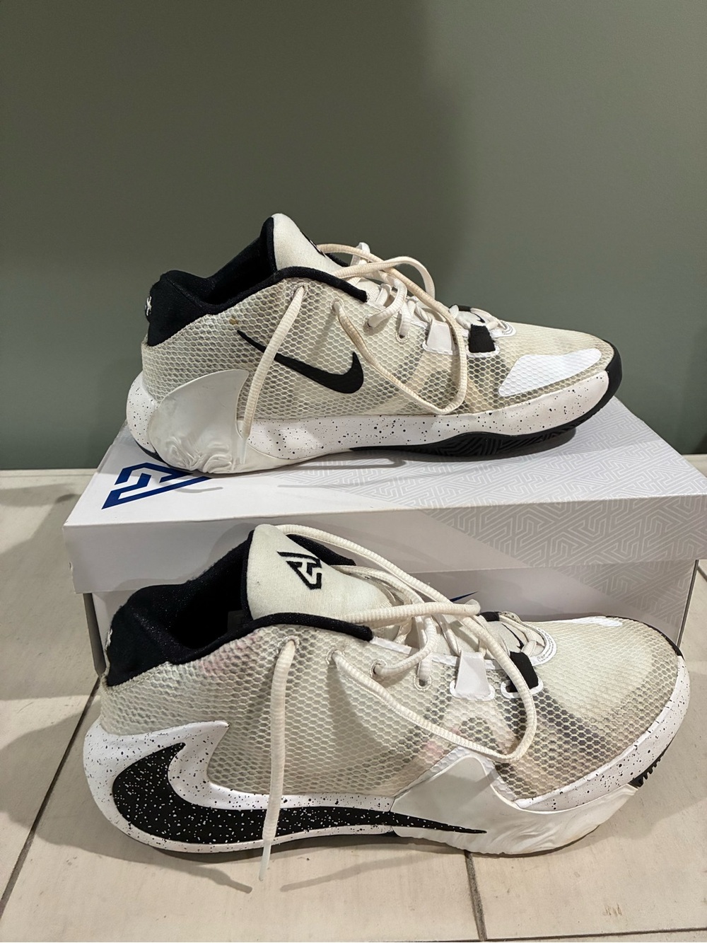 Nike zoom freak 1 Basketball Sneakers w/ Oreo colorway size 11